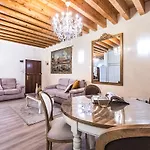 Ca' Teatro Vecchio *
