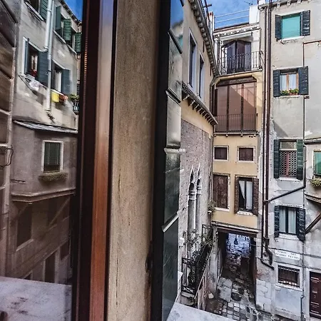 Ca' Teatro Vecchio *