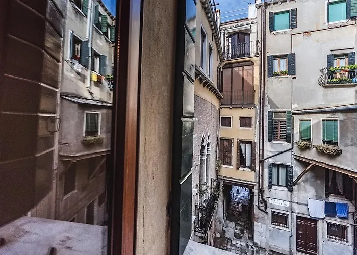 Ca' Teatro Vecchio *