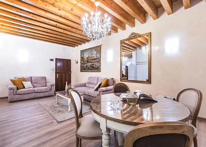 Ca' Teatro Vecchio *