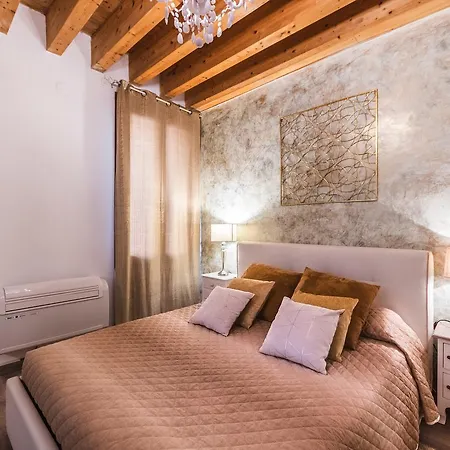 Ca' Teatro Vecchio *