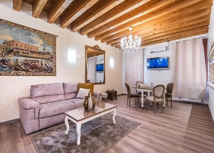 Ca' Teatro Vecchio *