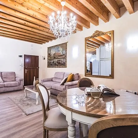 Ca' Teatro Vecchio *