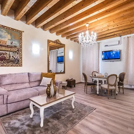 Ca' Teatro Vecchio *